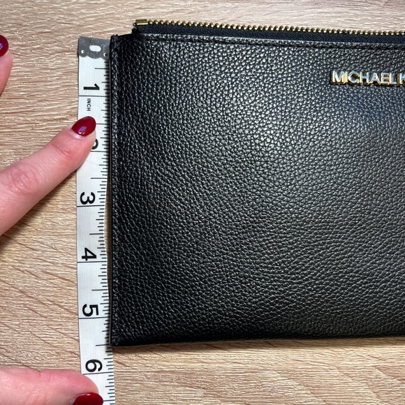 EUC Michael Kors Jet Set Large Zip Clutch Wristlet - Picture 7 of 8